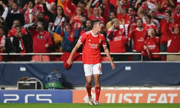 Manchester United Serius Kejar Bek Muda Portugal